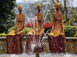 Golden fountain